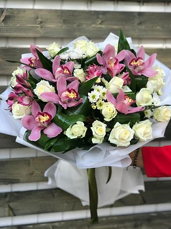 Букет цветов из: Розы и Хризантемы в Кадуе