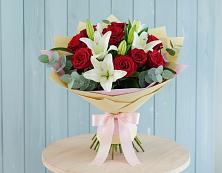Букет цветов из:  Лилии и Розы в Кадуе