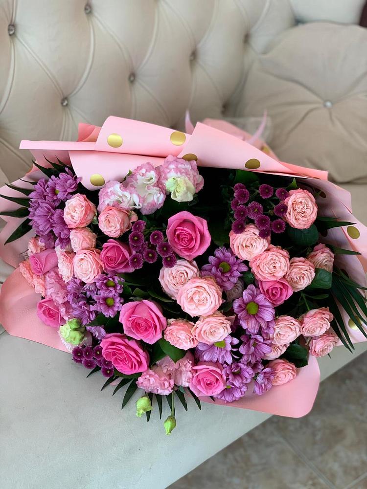 Букет цветов из: Хризантемы, Розы и Лизиантусы в Кадуе