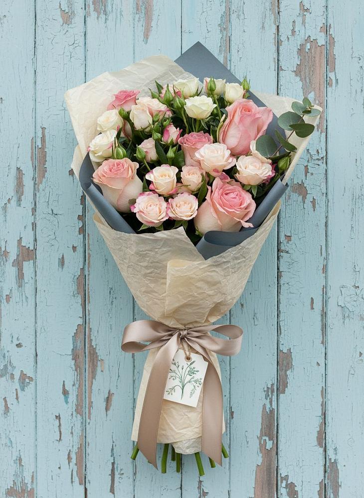 Букет цветов из: Розы в Кадуе