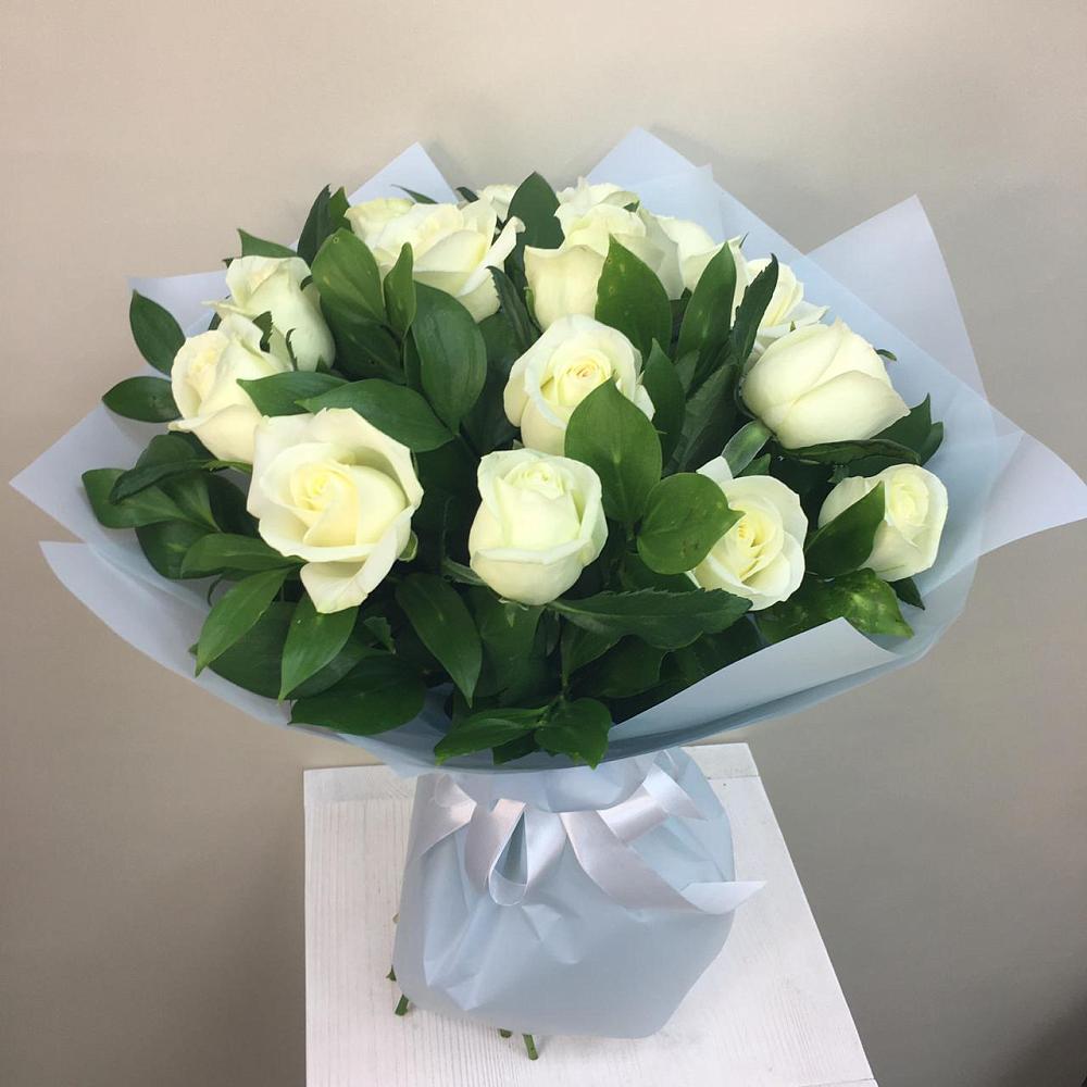 Букет 15 Белых роз Проуд в Кадуе