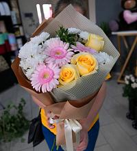 Букет цветов из:  Герберы, Розы и Хризантемы в Кадуе