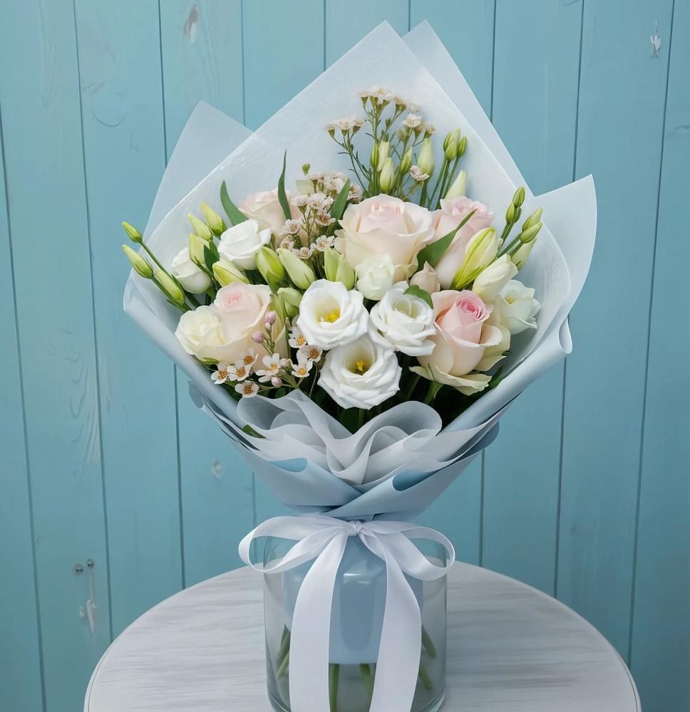 Букет цветов из: Розы и Лизиантусы в Кадуе