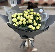 Букет Белые кустовые розы Солинеро в Кадуе