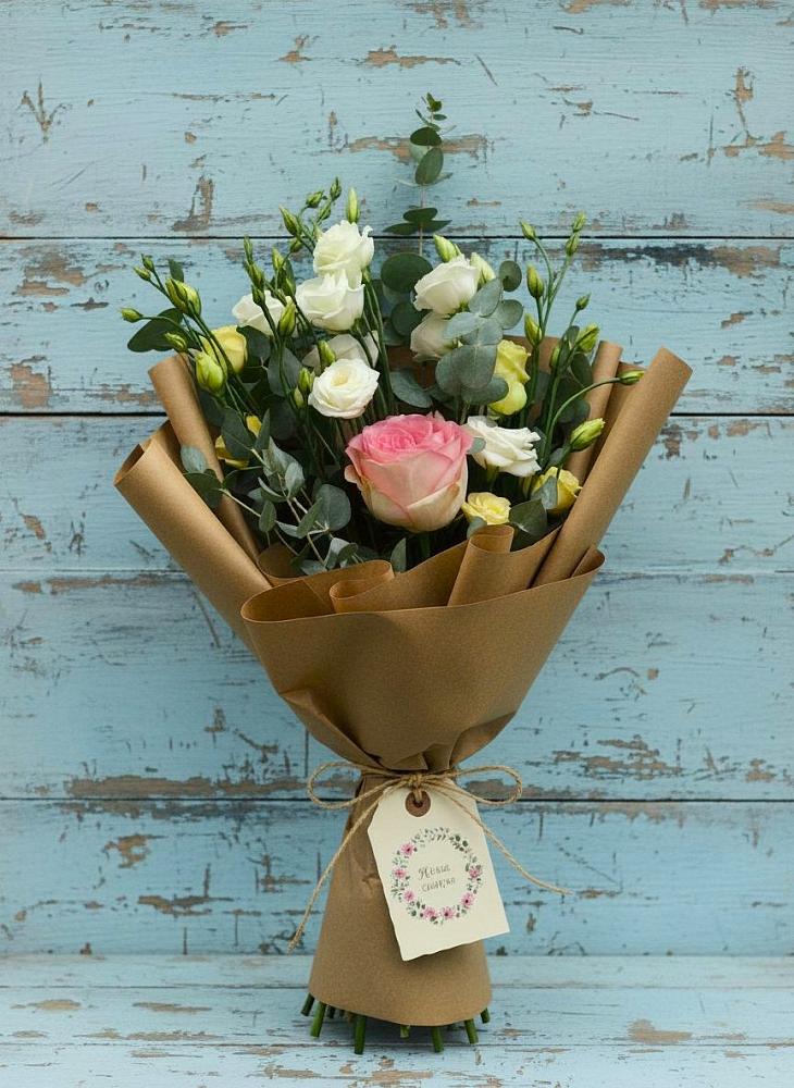 Букет цветов из: Розы и Лизиантусы в Кадуе