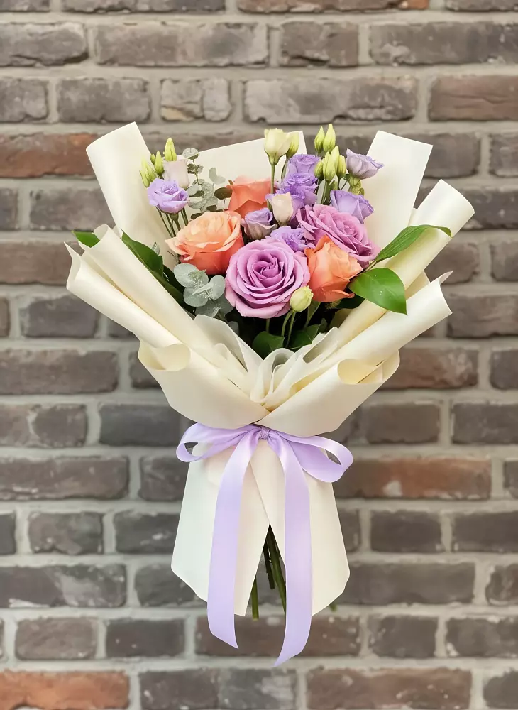 Букет цветов из: Лизиантусы и Розы в Кадуе