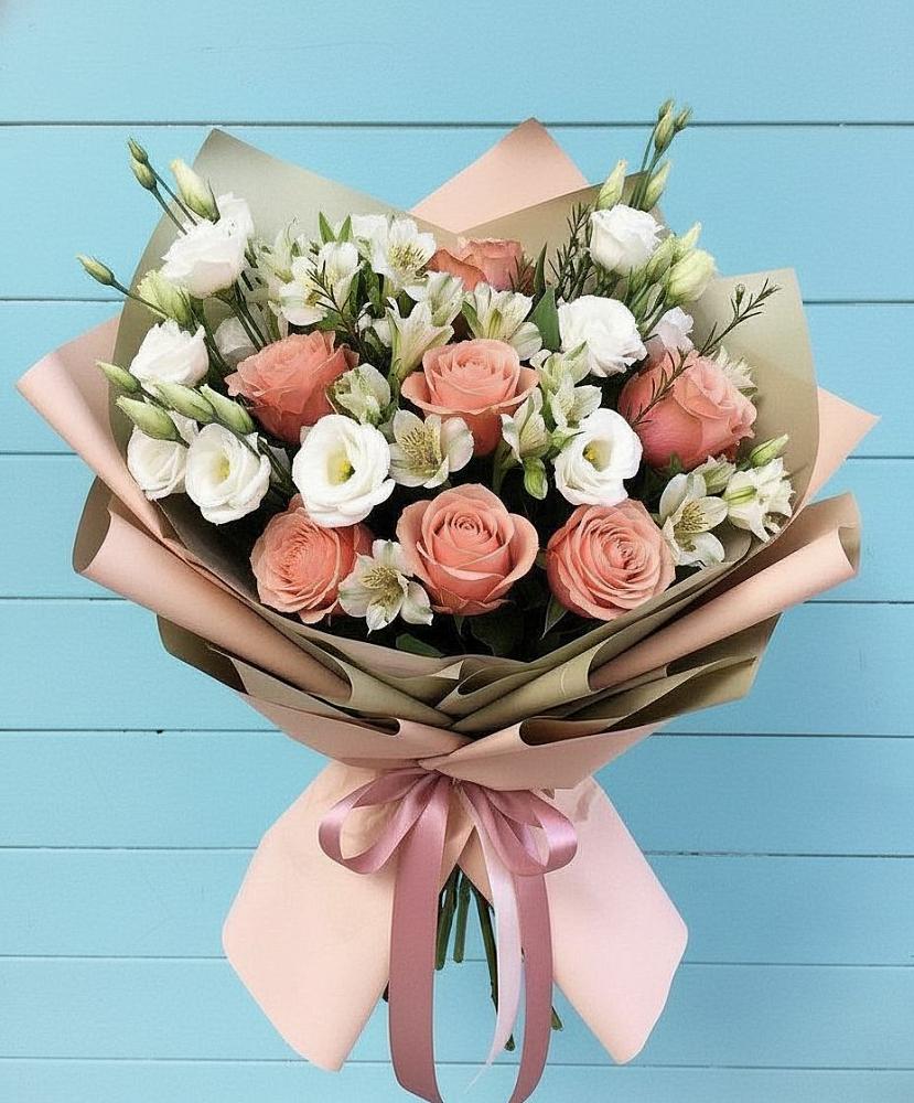 Букет цветов из: Розы, Альстромерии и Лизиантусы в Кадуе