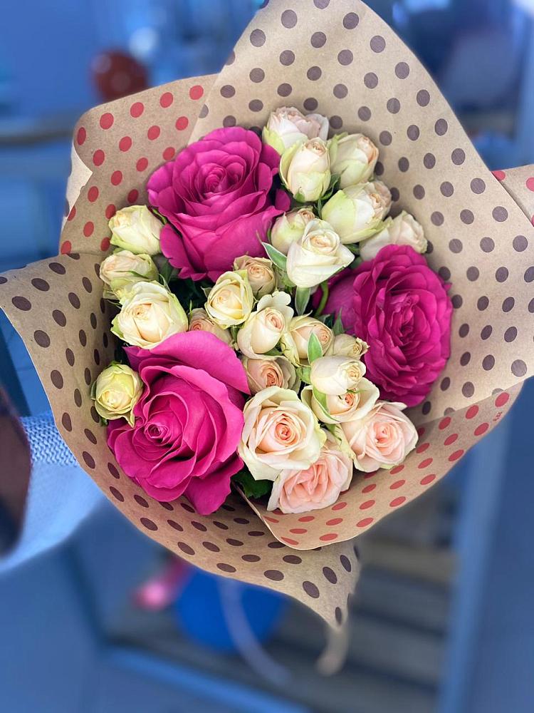 Букет цветов из: Розы в Кадуе