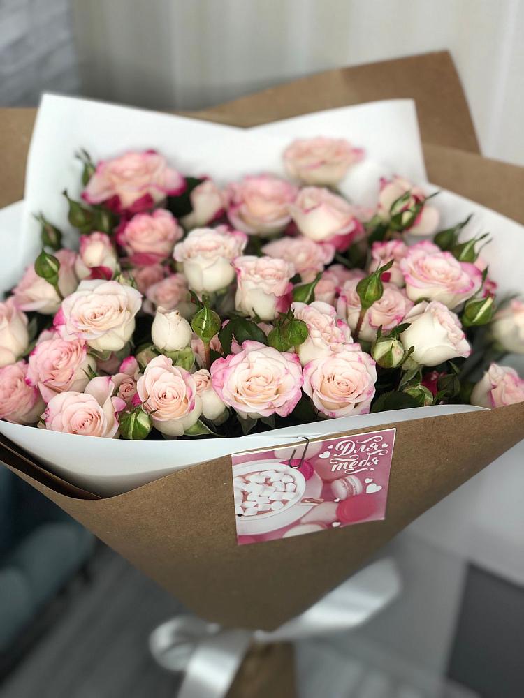 Букет цветов из: Розы в Кадуе