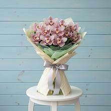 Букет цветов из:  Орхидеи и Розы в Кадуе