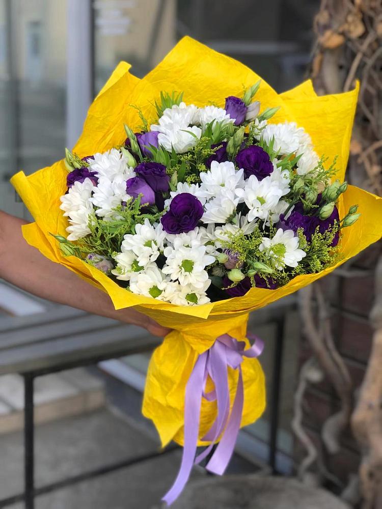 Букет цветов из: Ирисы, Хризантемы и Ромашки в Кадуе