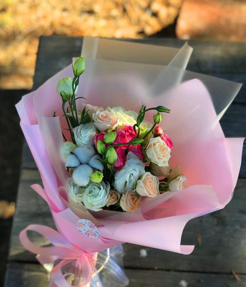 Букет цветов из: Розы и Лизиантусы в Кадуе