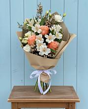 Букет цветов из:  Альстромерии, Лизиантусы, Розы и Хризантемы #REPLACE_PRED# Кадуе