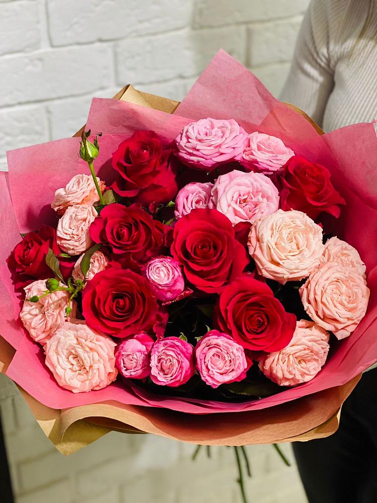 Букет цветов из: Розы в Кадуе