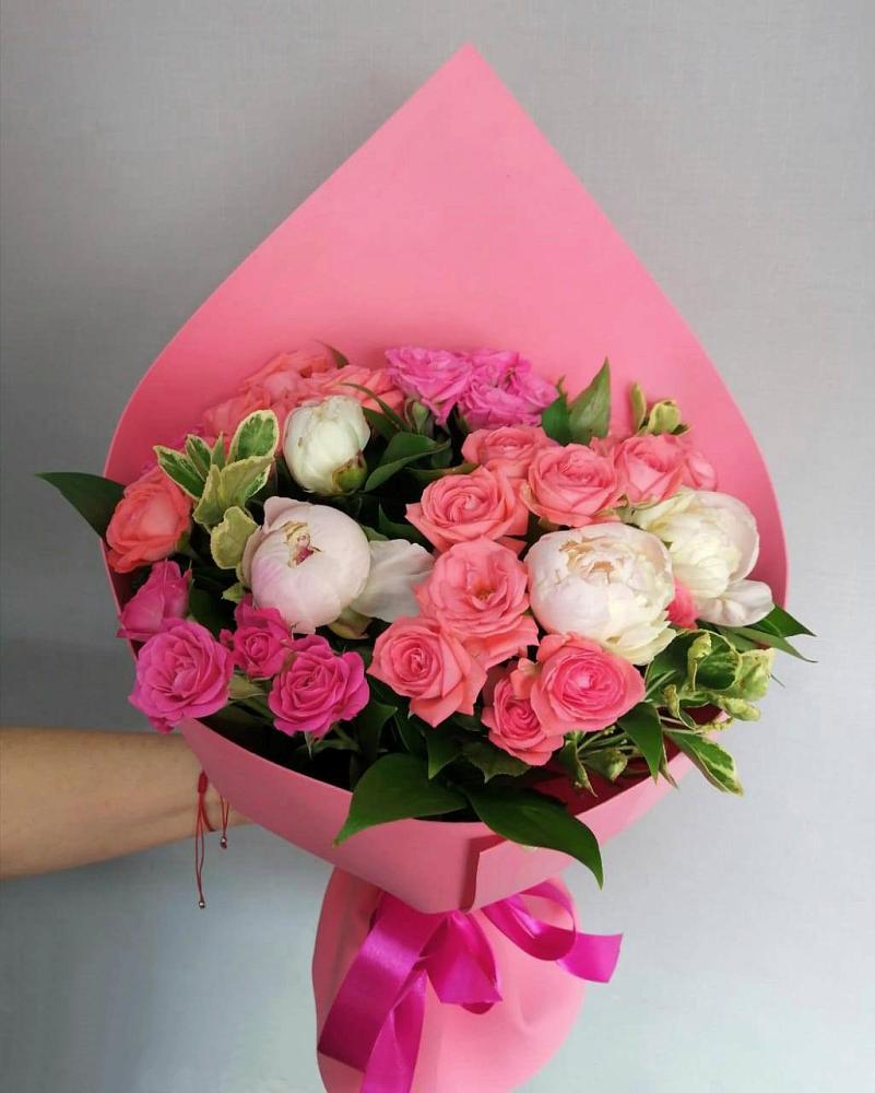 Букет цветов из: Розы в Кадуе