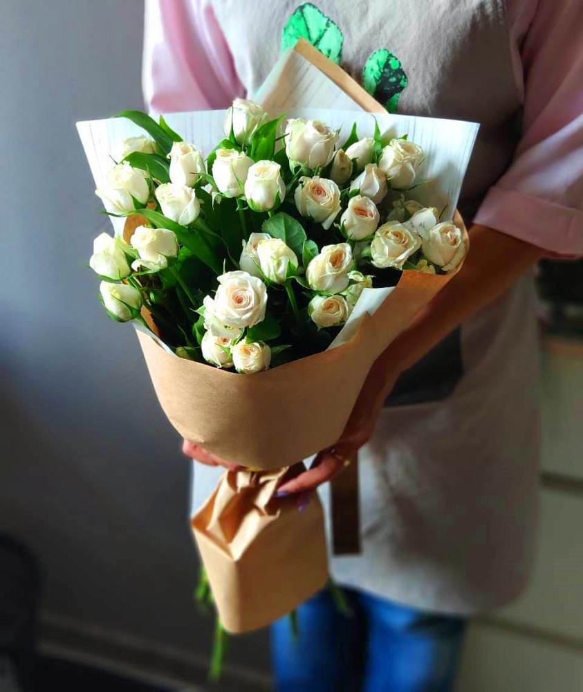 Букет цветов из: Розы в Кадуе