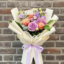 Букет цветочные ноты в Кадуе Букет цветов из: Лизиантусы и Розы в Кадуе