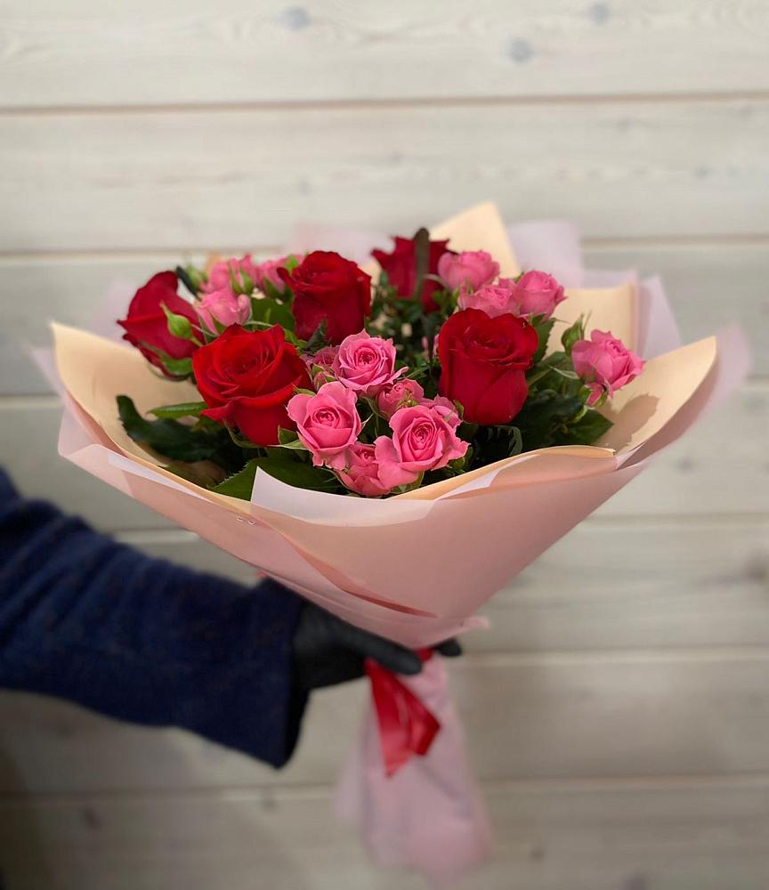 Букет цветов из: Розы в Кадуе