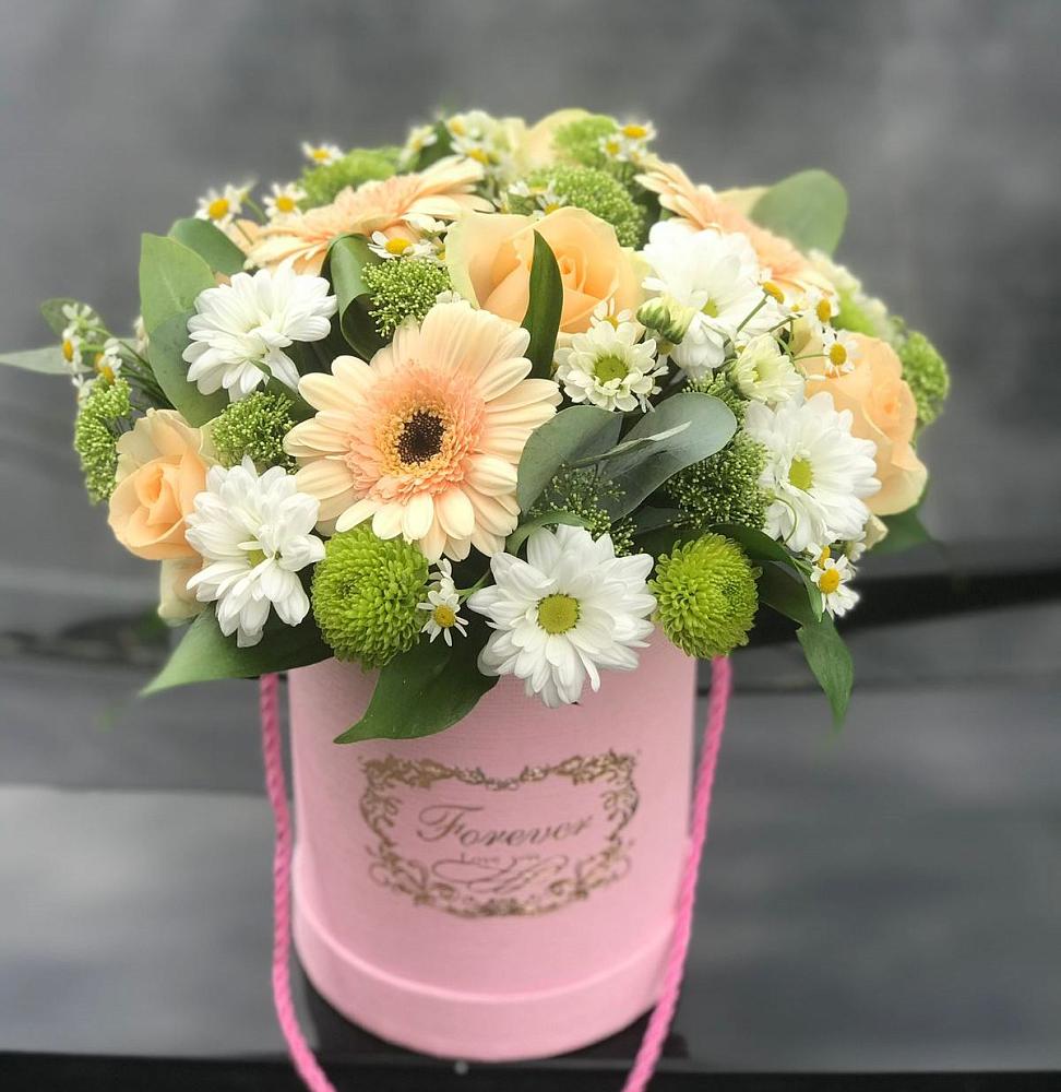 Цветочная композиция из Розы, Герберы и Хризантемы в шляпной коробке в Кадуе