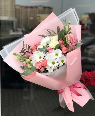 Букет цветов из: Розы, Лизиантусы и Хризантемы в Кадуе