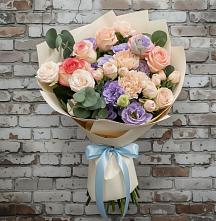 Букет цветов из:  Розы, Лизиантусы и Гвоздики #REPLACE_PRED# Кадуе
